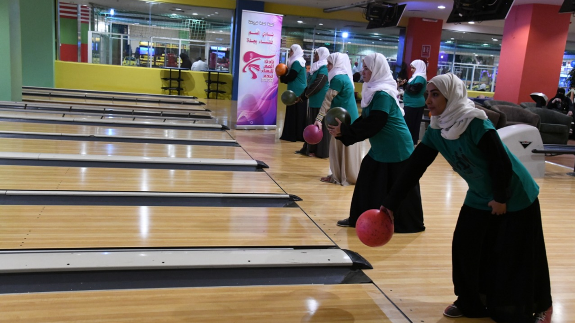 bowling females