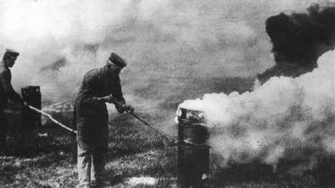 جنود ألمان خلال عملية استخدامهم للسلاح الكيماوي ضد المواقع البريطانية