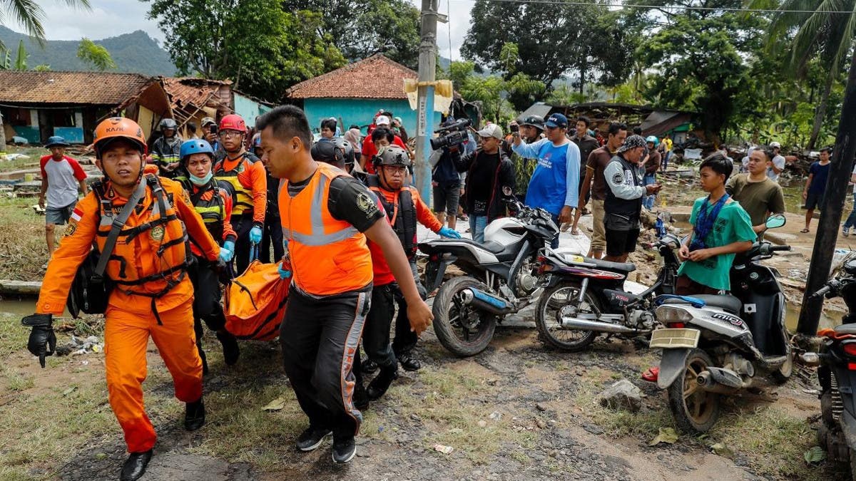 Rescuers Dig Through Rubble For Survivors After Indonesian Tsunami ...