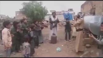 شاهد كيف احتفل يمني لحصوله على أسطوانة غاز من الحوثيين