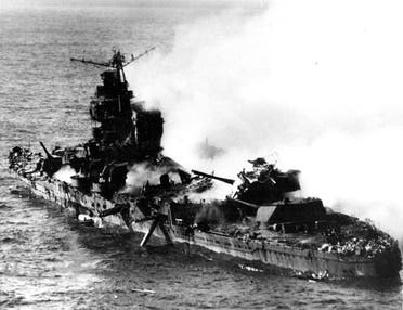 صورة للسفينة الحربية اليابانية ميكوما وهي مدمرة عقب معركة ميدواي