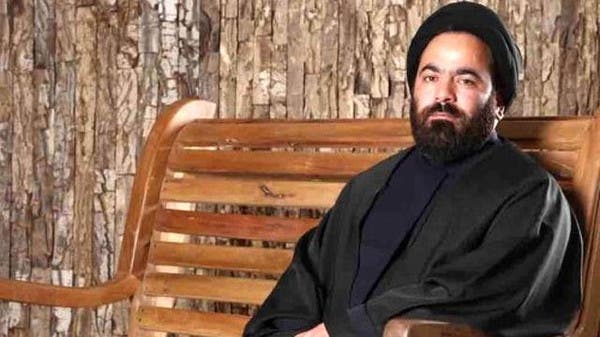 یک روحانی پرطرفدار در ایران خلع لباس شد