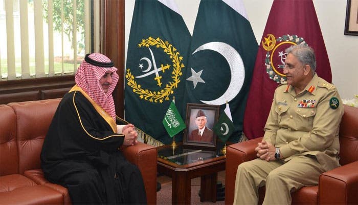 حاكم تبوك مع قائد الجيش الباكستاني