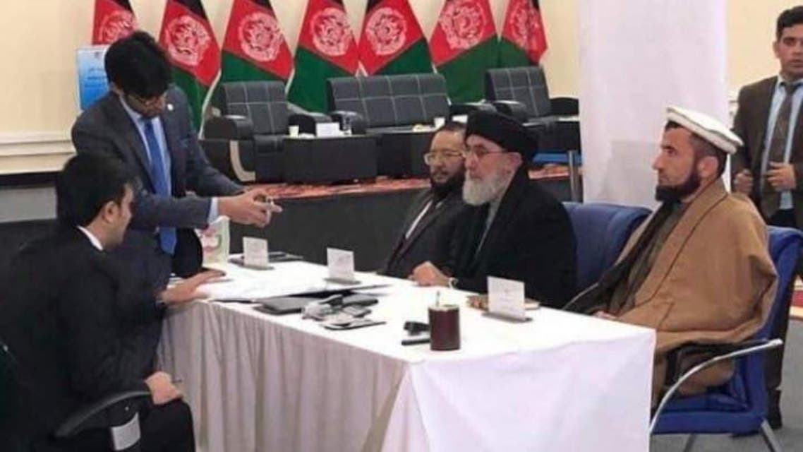 حکمتیار با شعار «تغییر نظام» خود را در انتخابات ریاستجمهوری افغانستان نامزد کرد