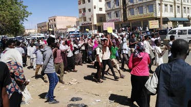 Sudanese demonstrators gather in Khartoum's twin city Omdurman on January 20, 2019, where Sudanese police fired tear gas at protesters ahead of a planned march on parliament. (AFP)