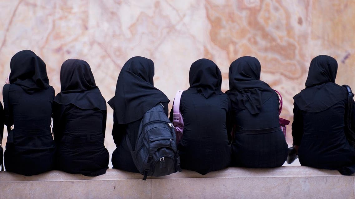 Iran hijab (Shutterstock)