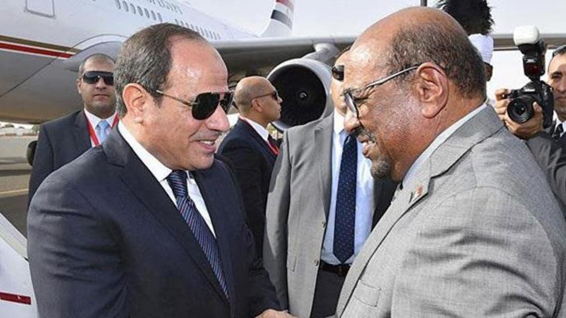 السيسي يستقبل البشير في القاهرة