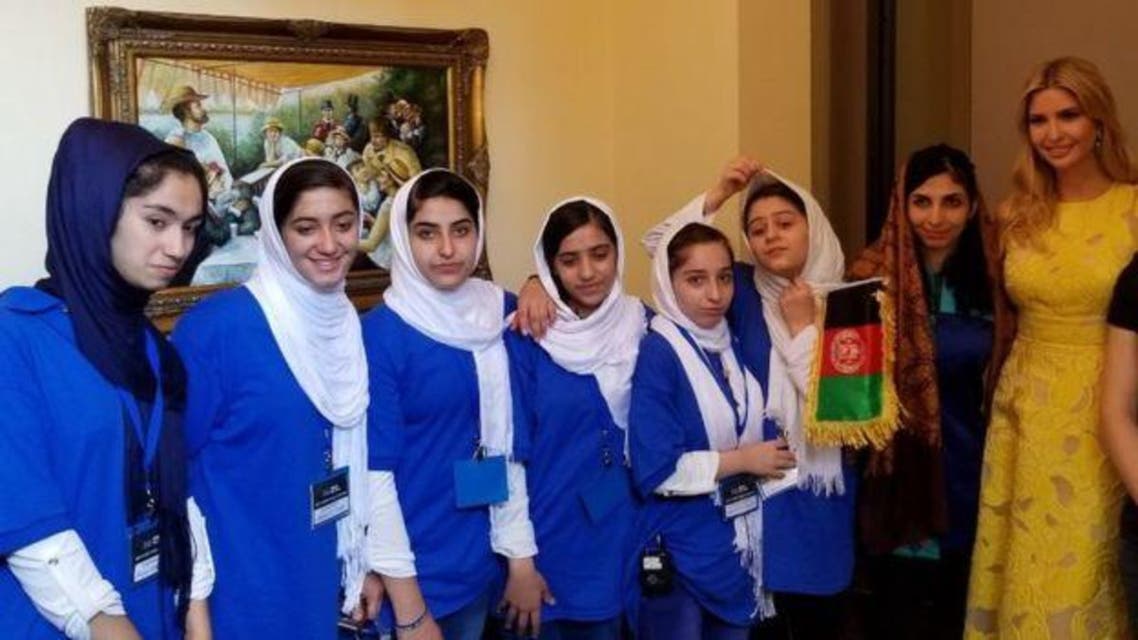 دختران افغانستان برای جمع آوری زعفران روبات جدید ساختند