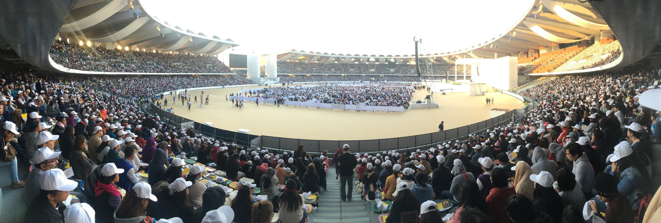 Panorama Pope's Mass. (Al Arabiya)