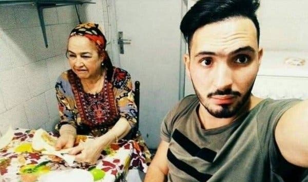 أمه انتظرته بالمئزر الأبیض طبیبا فجاءھا في الكفن الأبیض!