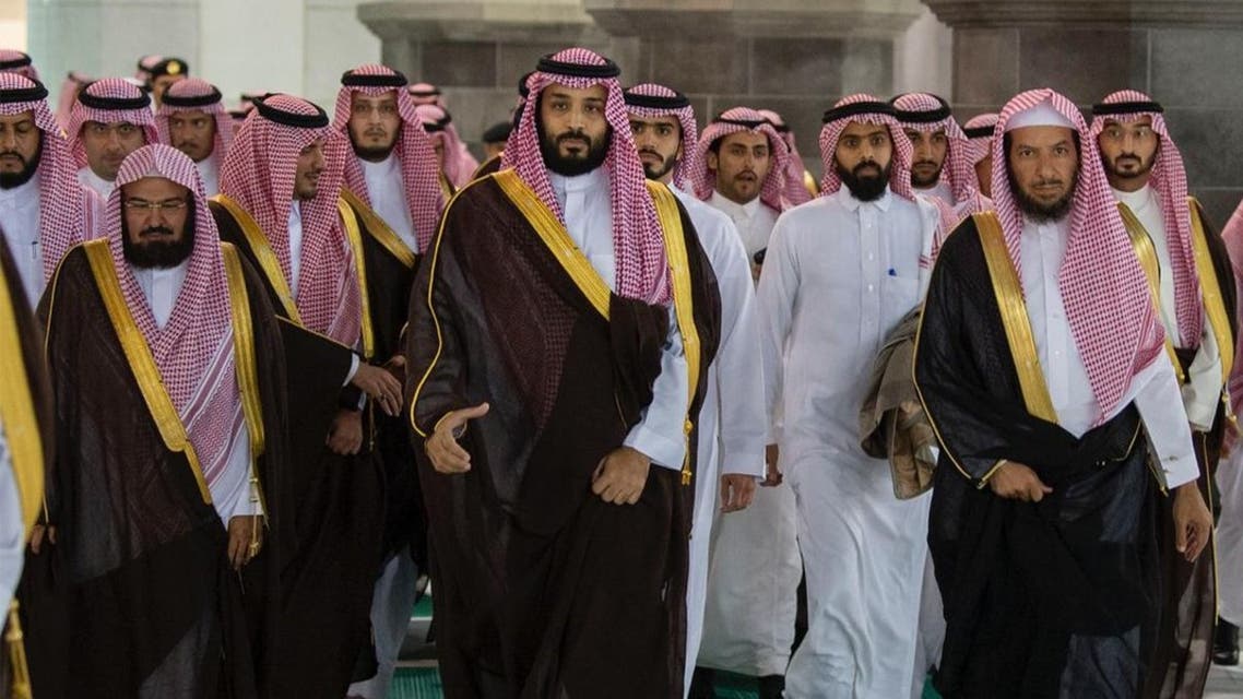 بالصور.. ولي العهد السعودي في الحرم المكي الشريف
