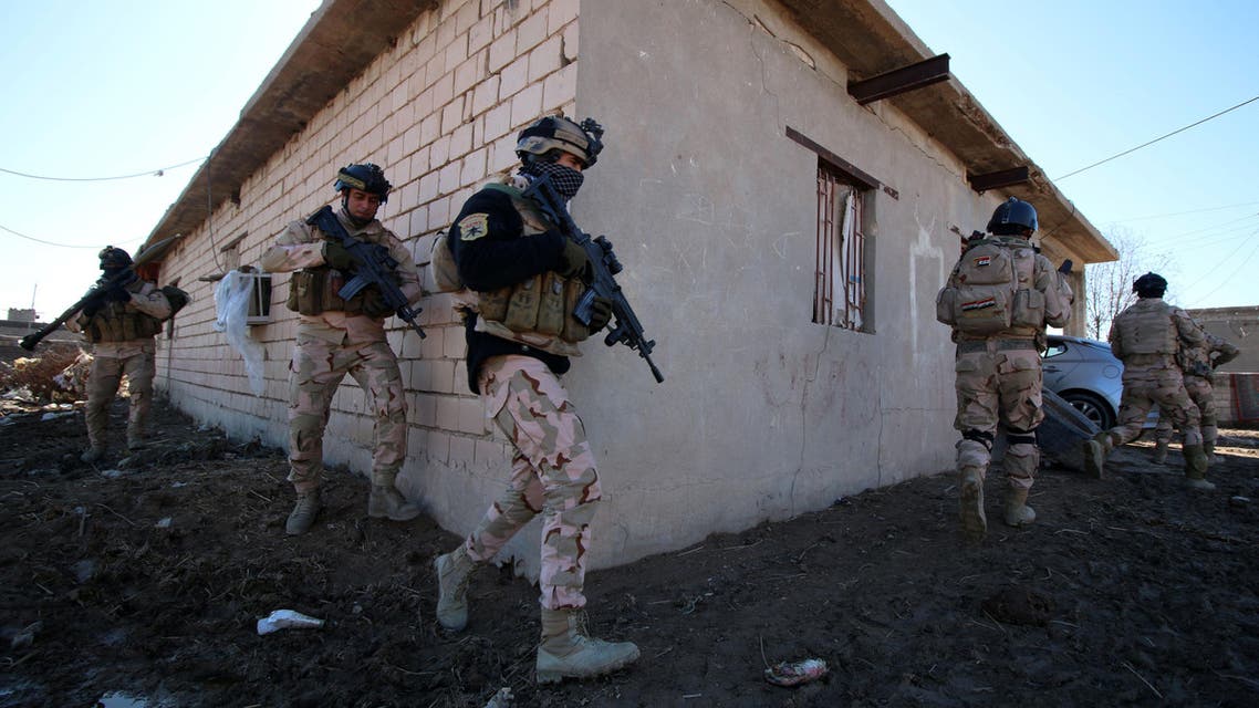 Iraqi soldiers inspect a house during a military operation to disarm local militias in Basra on January 3, 2016. (AFP)