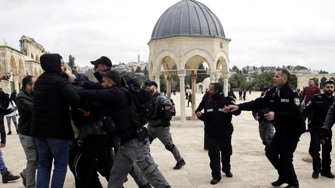 Israeli police confronts Palestinians at al Aqsa mosque (AP)