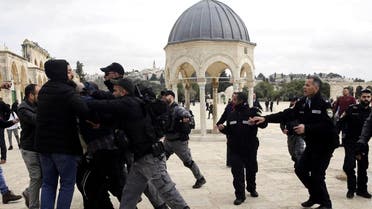 Israeli police confronts Palestinians at al Aqsa mosque (AP)