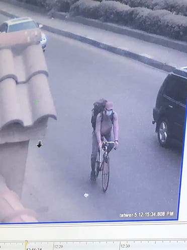 الإرهابي يقود دراجة في القاهرة 