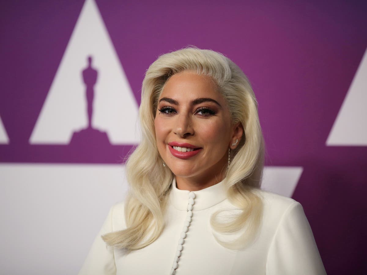 Lady Gaga crushes national anthem, but there's controversy about length 