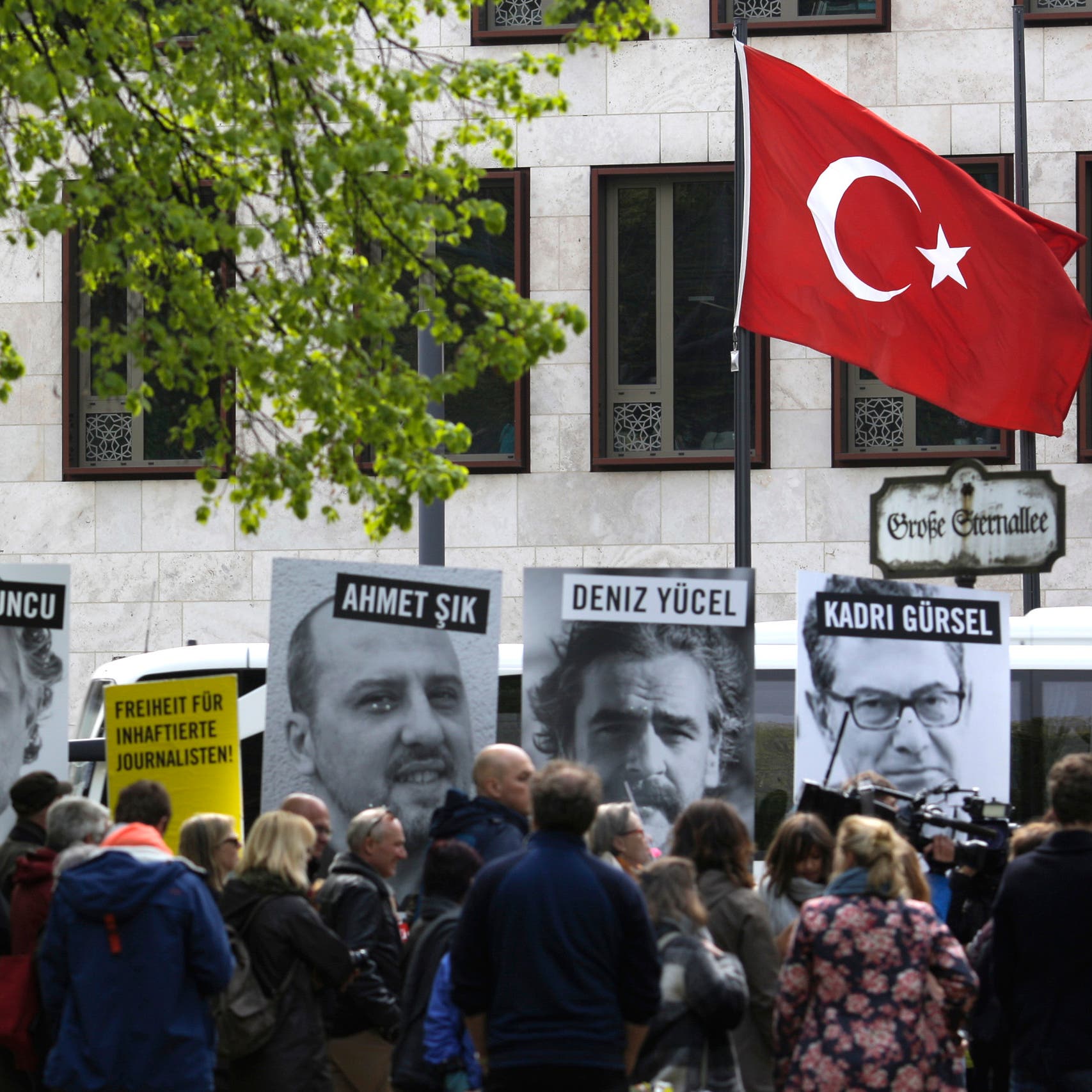 تركيا.. تنديد دولي بحرمان آلاف الصحافيين من بطاقات العمل