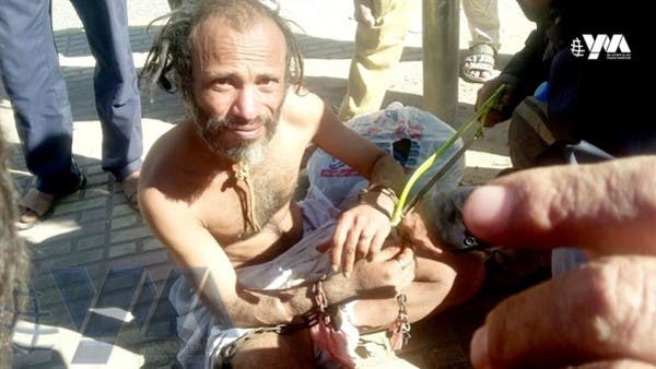 عذبهم حتى الجنون.. الحوثي يلقي بمعتقليه في شوارع صنعاء