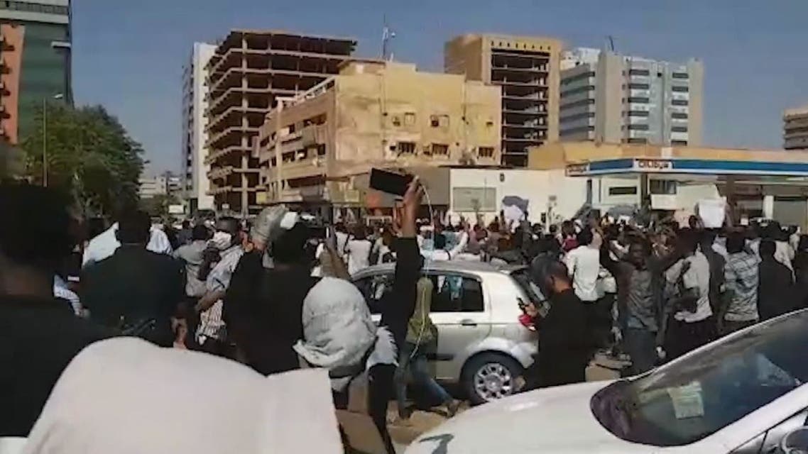 لماذا أفرج الرئيس السوداني عن المعتقلات؟!