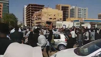 السودان.. المعارضة تدعو لمقاطعة اقتصادية وتنشر "أسماء"