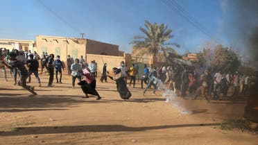 FILE PHOTO: Sudanese demonstrators run from a teargas canister fired by riot policemen to disperse them as they participate in anti-government protests in Omdurman, Khartoum, Sudan January 20, 2019. REUTERS/Mohamed Nureldin Abdallah/File Photo