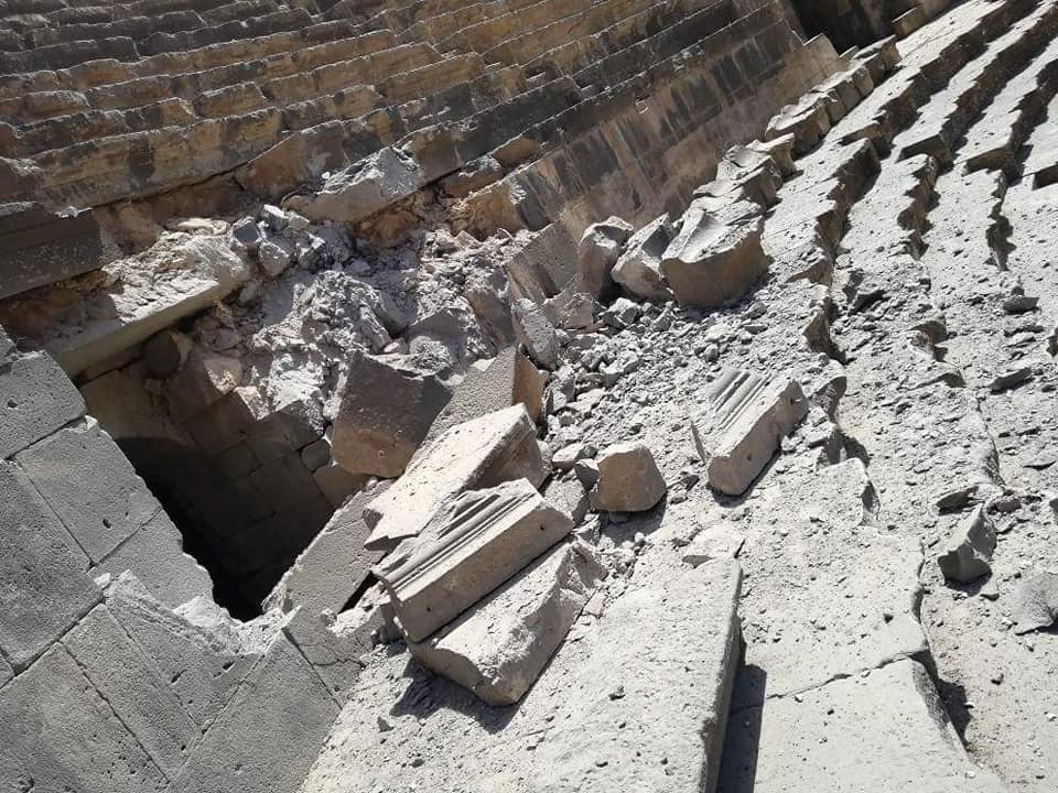 دمار أصاب مدرج بصرى التاريخي جنوب سوريا جراء قصف النظام السوري