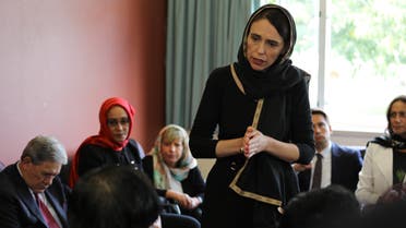 رئيسة وزراء نيوزيلندا جاسيندا أرديرن  تتحدث إلى أعضاء من الجالية المسلمة