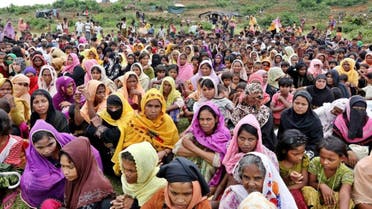 لاجئات من الروهينغا في مخيم داخل بنغلادش