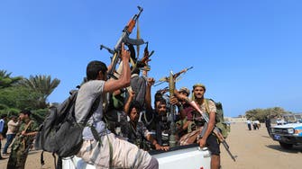 مقتل وإصابة عائلة كاملة بقذائف حوثية وسط اليمن