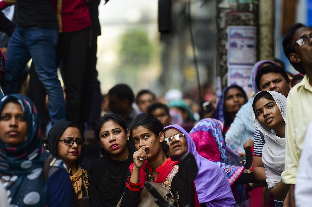 Bangladeshi onlookers gather around during a blaze in an office building in Dhaka on March 28, 2019. (AFP)