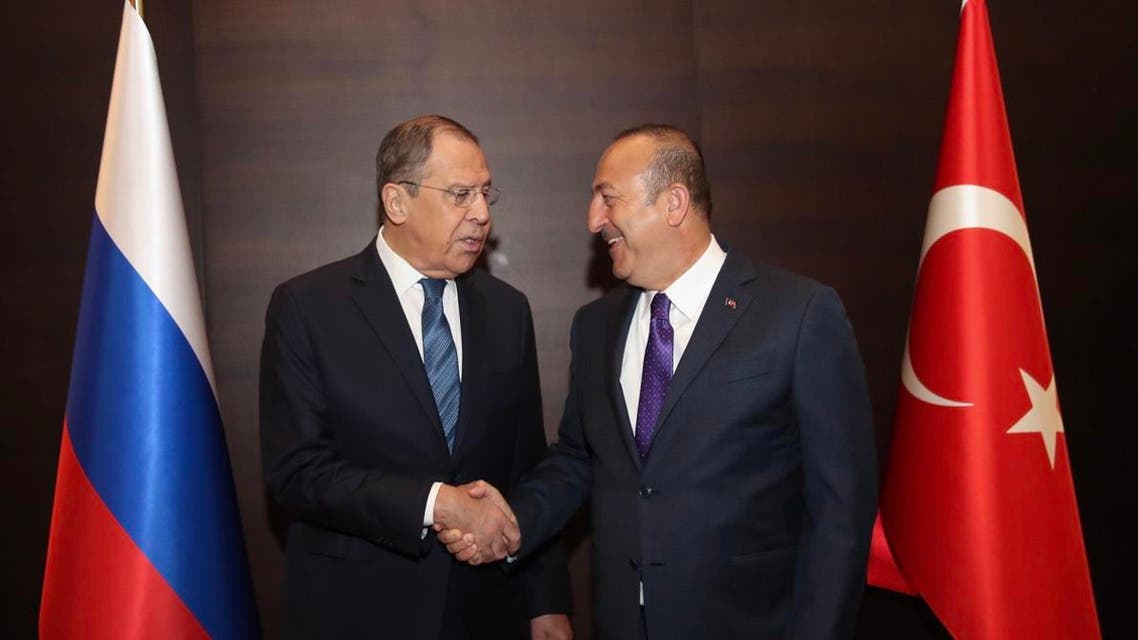 Turkish Foreign Minister Mevlut Cavusoglu (R) shaking hands with his Russian counterpart Sergei Lavrov during their meeting in Antalya on March 29, 2019. (AFP)