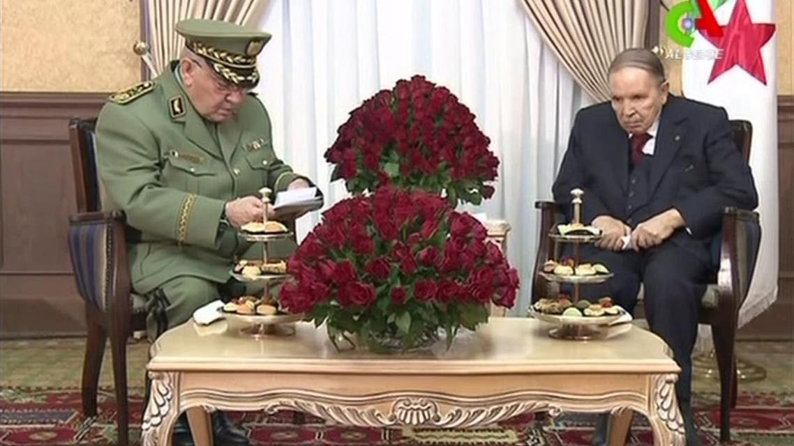 Algerian President Abdelaziz Bouteflika (R) meets with Algeria's army chief, Ahmed Gaid Salah in the capital Algiers. (AFP)