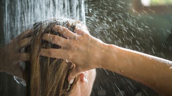 9 أخطاء نرتكبها عند غسل شعرنا.. ما هي؟