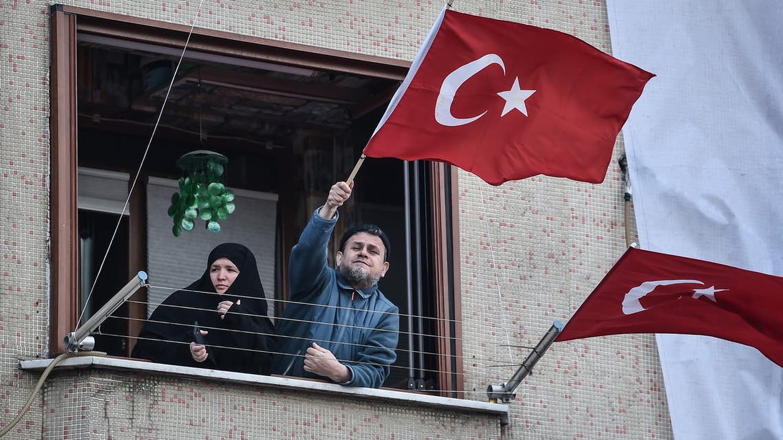 مؤيدان لأردوغان