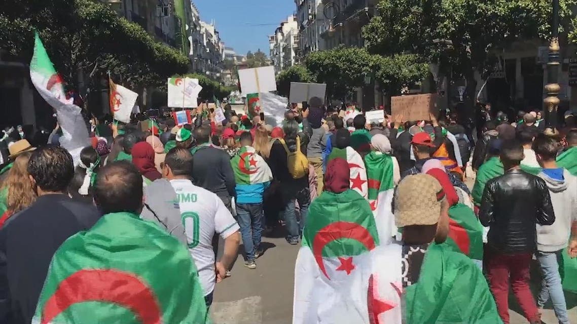 الجزائر.. مظاهرات جديدة اليوم وعين على البرلمان