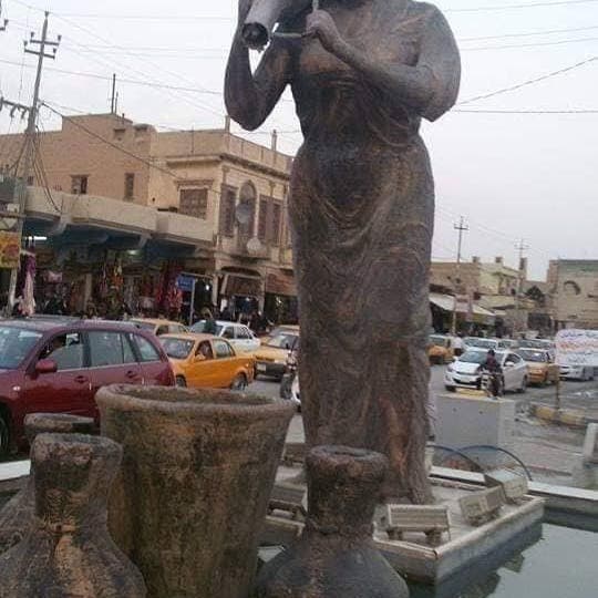 "أم سوادي" تثير ضجة في العراق.. تغطية تمثال حزناً!
