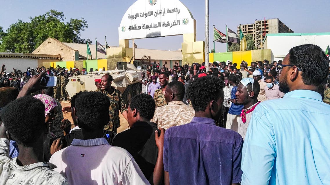 اعتصام الخرطوم متواصل وأنباء عن خطة لاستبدال الجيش