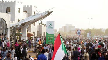 من تظاهرات السودان أمام قيادة الجيش
