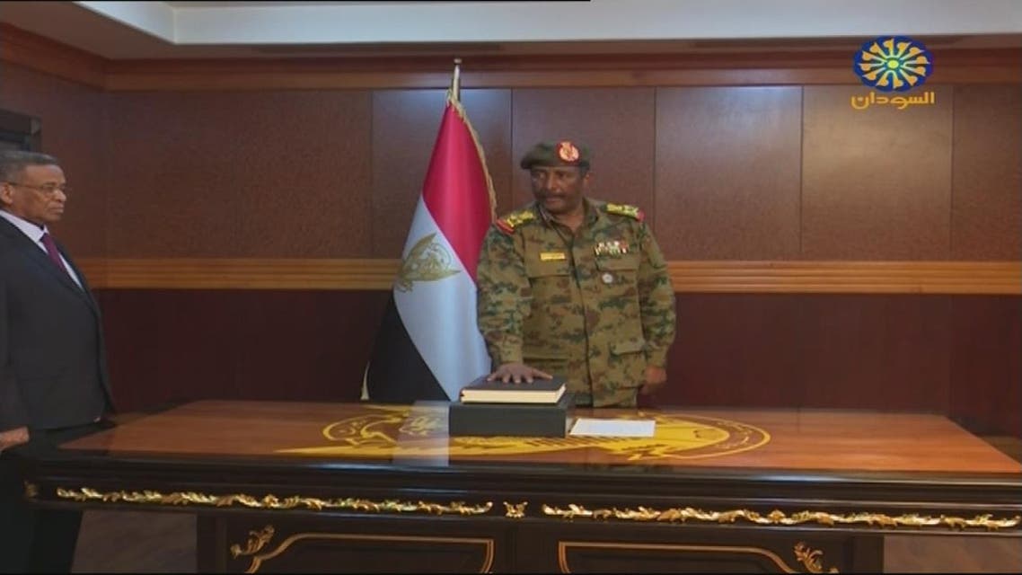THUMBNAIL_ عبد الفتاح البرهان رئيس المجلس العسكري الجديد في السودان أدى اليمين الدستورية العربية