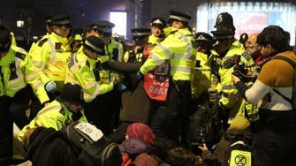 بريطانيا تعتقل 113 من نشطاء مكافحة تغير المناخ