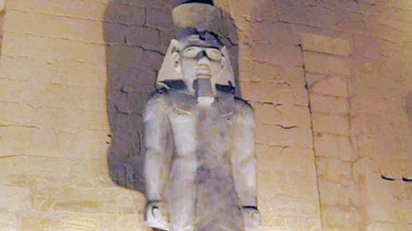 سرقت قبل عقود.. سويسرا تعيد قطعة من تمثال رمسيس الثاني لمصر