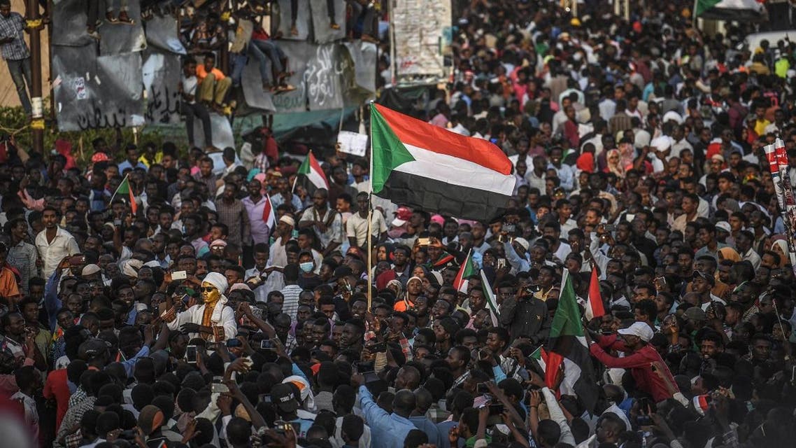 Sudanese protesters rally outside the army complex in Sudan’s capital Khartoum on April 18, 2019. (AFP)