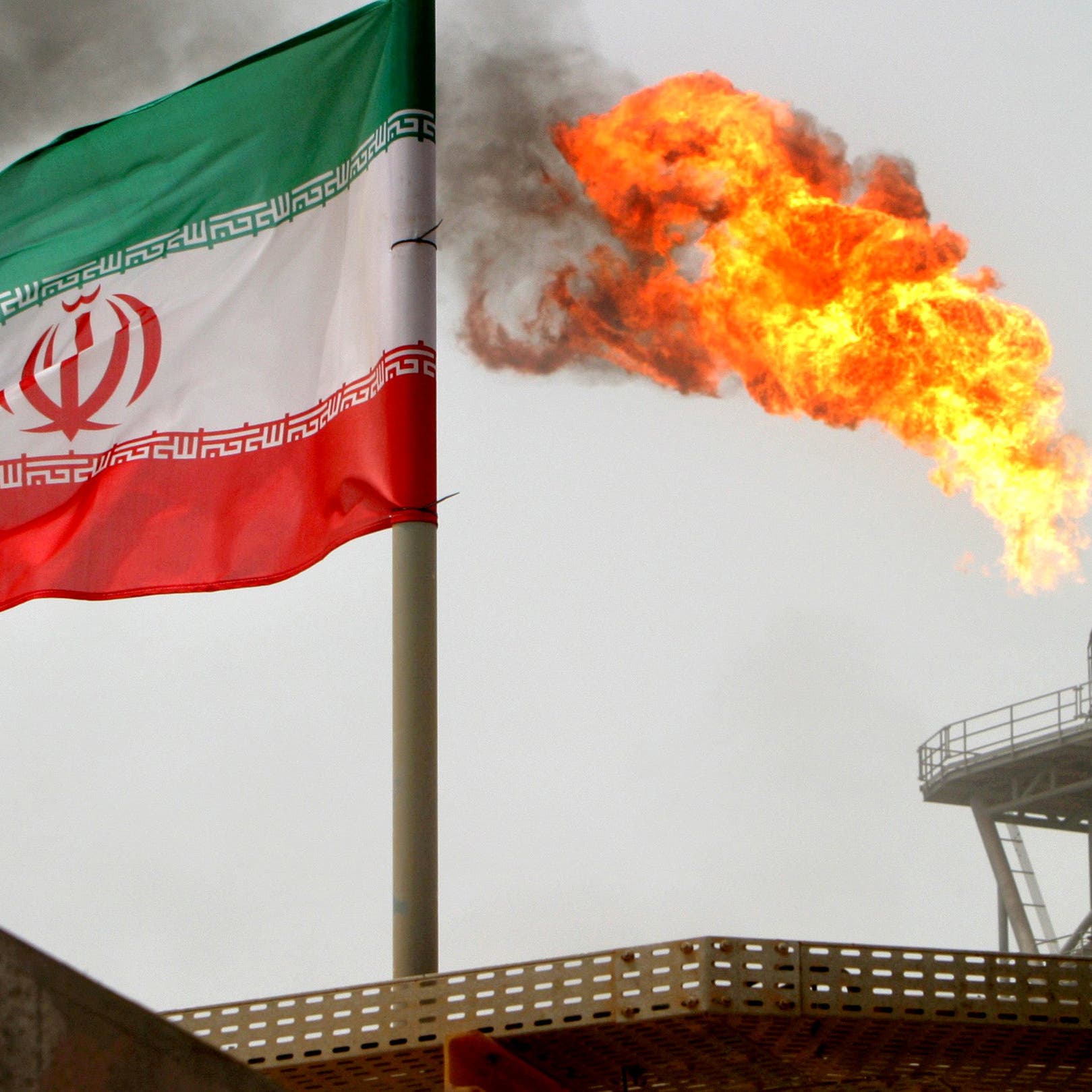 "بلومبيرغ": عقوبات النفط الإيراني حالة نادرة يجب أن تنجح