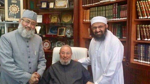 صورة للقرضاوي مع زعيم الجماعة المتهمة بتفجيرات سريلانكا