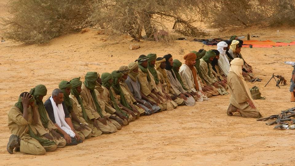 مصطفى الشافعي يصلي خلف بلعور