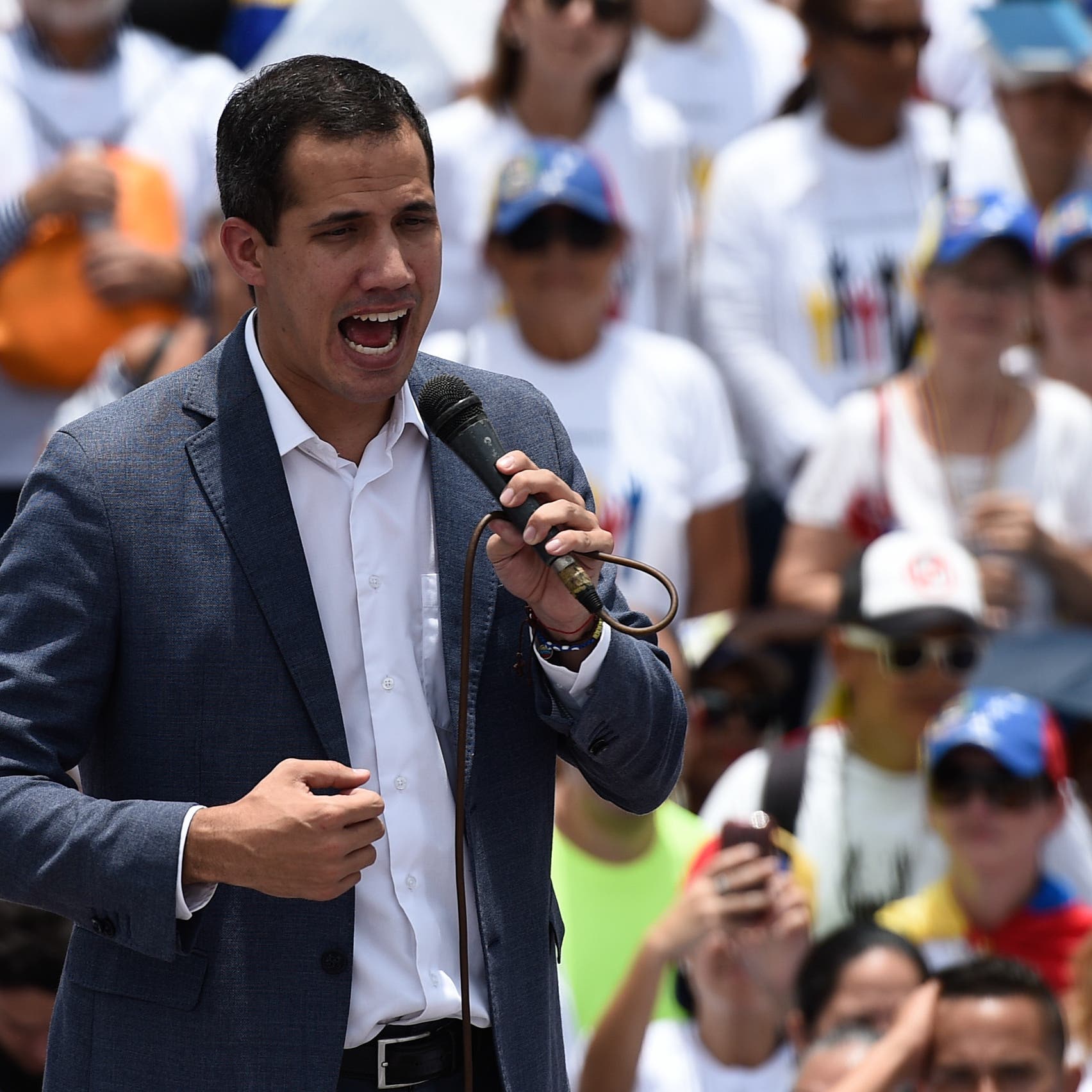 فنزويلا.. غوايدو يكرر دعوة الجيش للتخلي عن مادورو
