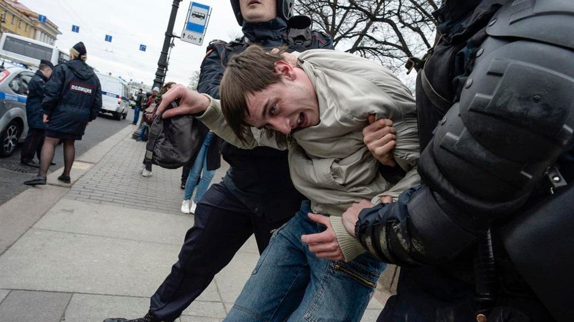 Russian police officers detain a protester during an unauthorized anti-Putin rally. (File photo: AFP)