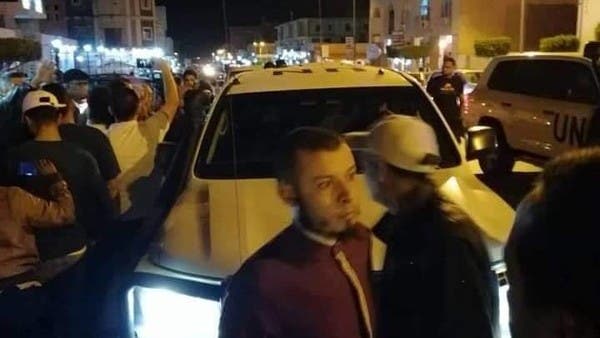 شاهد.. ليبيون يغلقون الطريق أمام سلامة ويشكون "الوفاق"