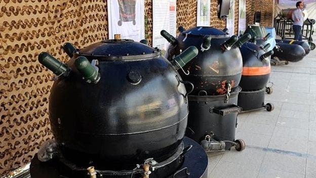 ألغام بحرية إيرانية في معرض بطهران