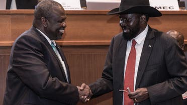 South Sudan's President Salva Kiir (R) and his former deputy turned rebel leader Riek Machar (L) shake hands as they make a last peace deal at the 33rd Extraordinary Summit of Intergovernmental Authority on Development (IGAD) in Addis Ababa on September 12, 2018.  (AFP)